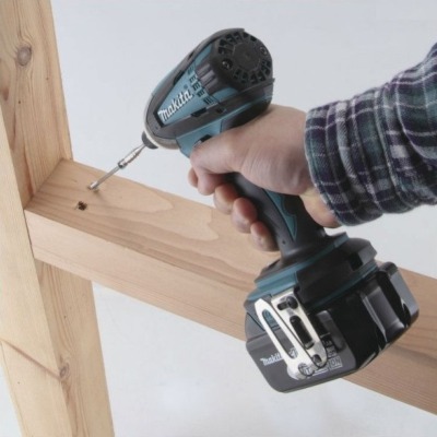 Аккумуляторный ударный шуруповерт Makita BTD136RFE (BTD 136 RFE) - вид 1 миниатюра