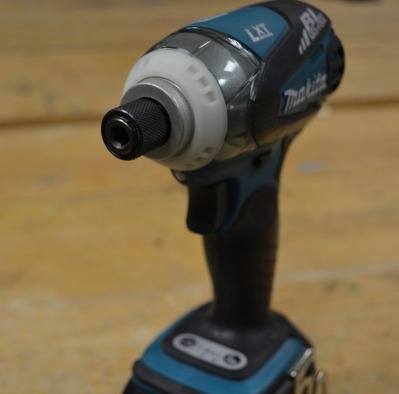 Аккумуляторный ударный шуруповерт Makita BTD146RFE (BTD 146 RFE) - вид 2 миниатюра