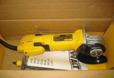 Угловая шлифмашина DeWalt D 28133 - вид 2 миниатюра